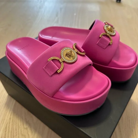 PFF ONLY 💕VERSACE Medusa Biggie Satin Platform Sandals size 37.5 (US 7) - Picture 13 of 16